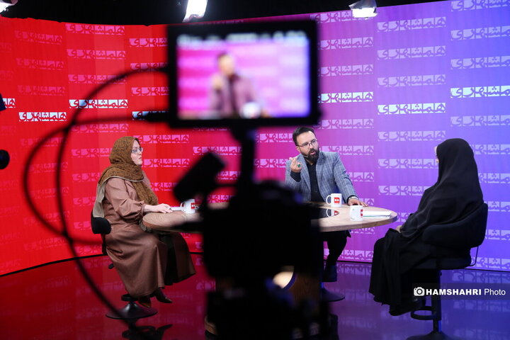 مناظره خانم دکتر انسیه خزعلی و فاطمه دانشور در مورد زنان شاغل در جامعه