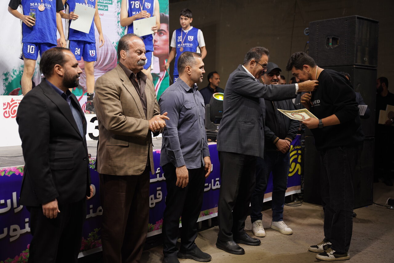 کارخانه سیمان میزبان قهرمانان شهر