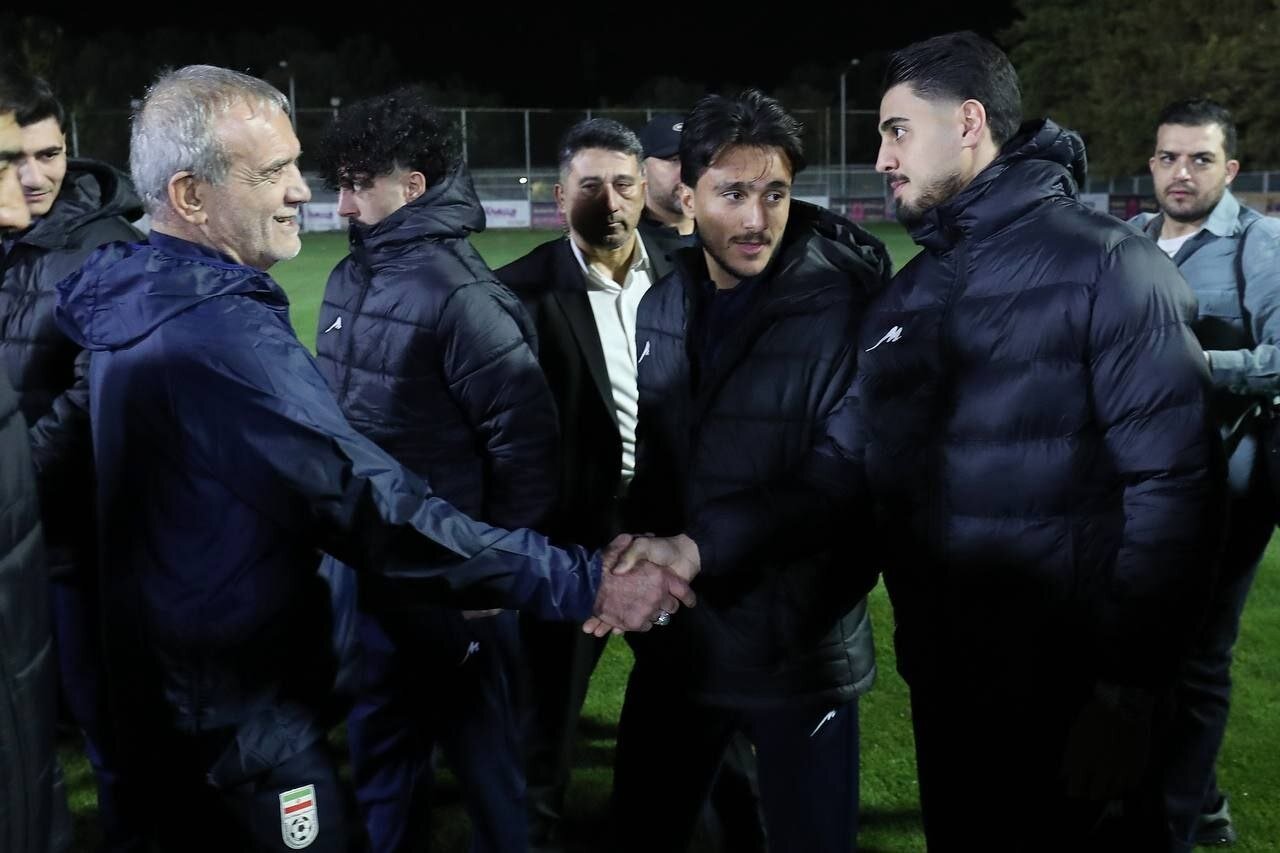 دست کنعانی زادگان بر شانه پزشکیان هنگام تمرین+ عکس | احساس صمیمیت با رئیس جمهور!