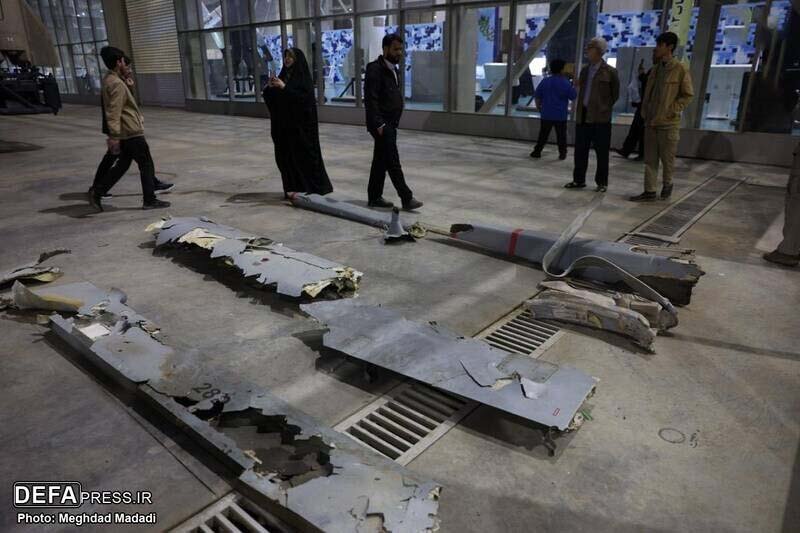 لاشه پهپادهای اسرائیلی در نمایشگاه سپاه | تصاویر