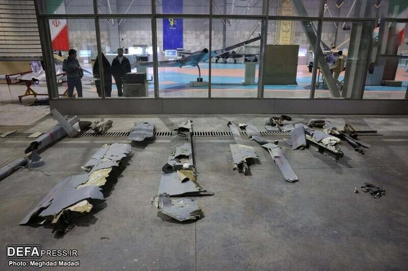 لاشه پهپادهای اسرائیلی در نمایشگاه سپاه | تصاویر