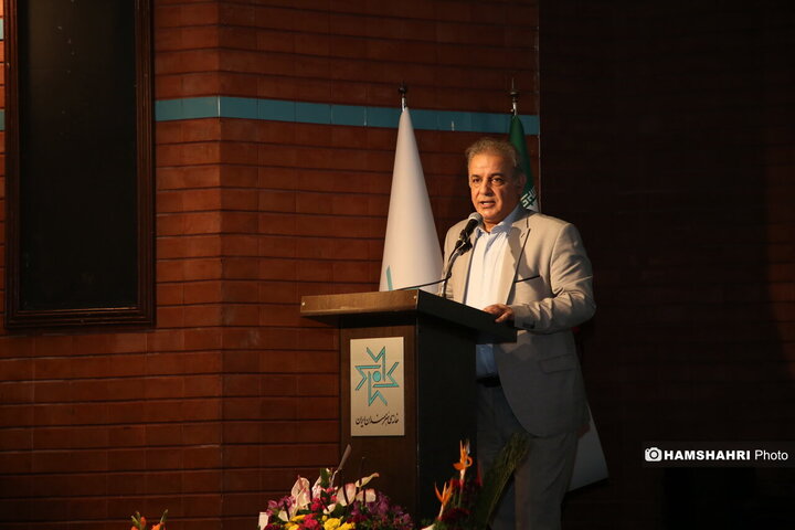 جشن امضای کتاب مجموعه شعر درخت ها فرار نمی‌کنند