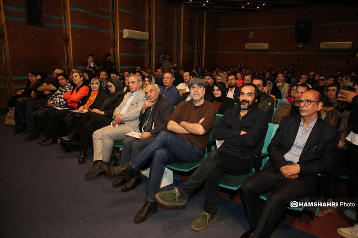 جشن امضای کتاب مجموعه شعر درخت ها فرار نمی‌کنند