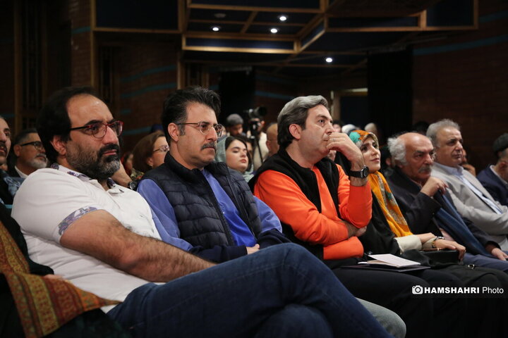 جشن امضای کتاب مجموعه شعر درخت ها فرار نمی‌کنند