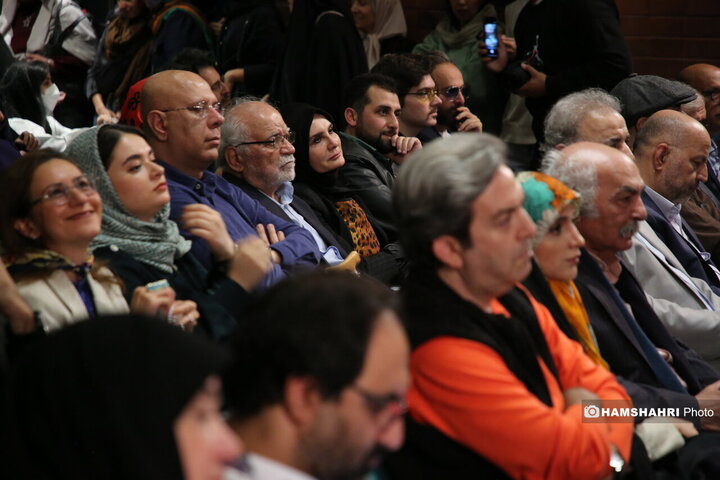 جشن امضای کتاب مجموعه شعر درخت ها فرار نمی‌کنند