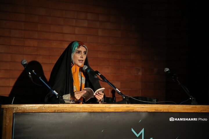 جشن امضای کتاب مجموعه شعر درخت ها فرار نمی‌کنند