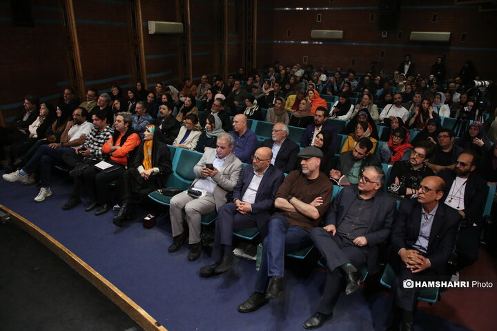 جشن امضای کتاب مجموعه شعر درخت ها فرار نمی‌کنند