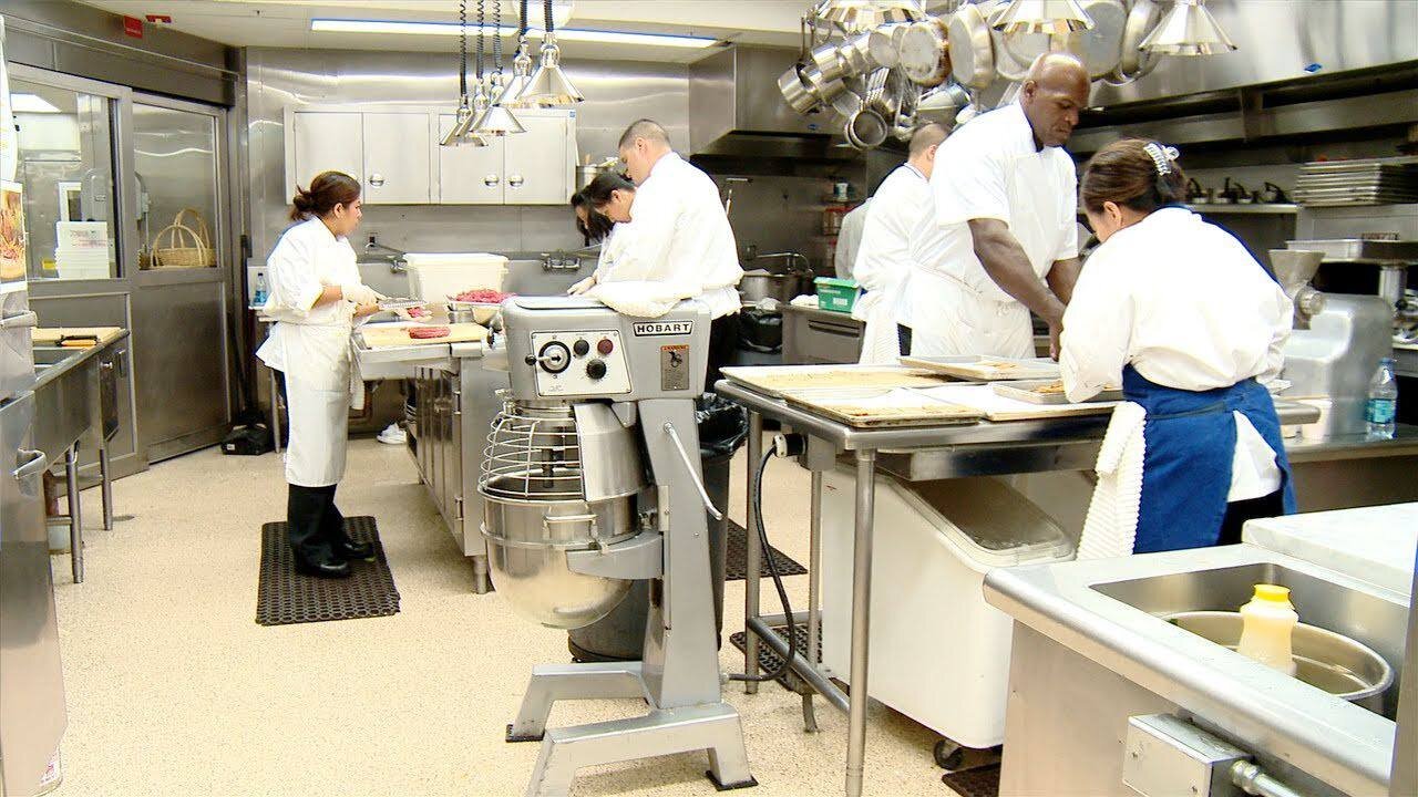 ترامپ این روزها چه غذاهایی می خورد ؟ + تصاویر | همه چیز درباره آشپزخانه اختصاصی کاخ سفید