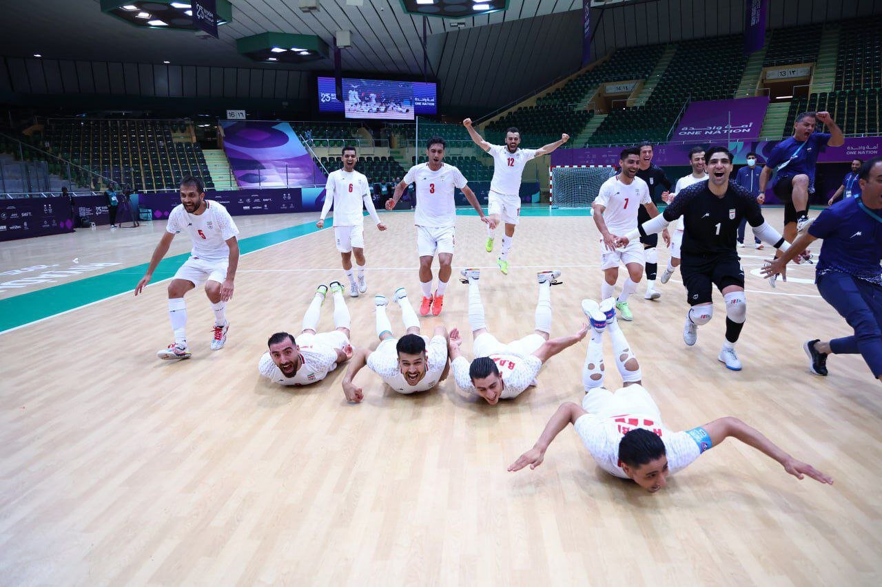 خوشحالی عجیب و سینهخیز شاگردان شمسایی | سرمربی تیم ملی روی هوا بعد از قهرمانی | تصاویر