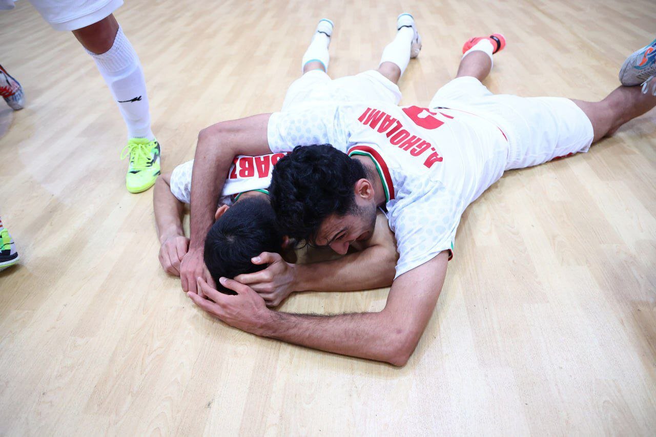 خوشحالی عجیب و سینهخیز شاگردان شمسایی | سرمربی تیم ملی روی هوا بعد از قهرمانی | تصاویر