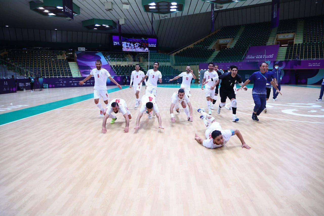 خوشحالی عجیب و سینه‌خیز شاگردان شمسایی | سرمربی تیم ملی روی هوا بعد از قهرمانی |  تصاویر