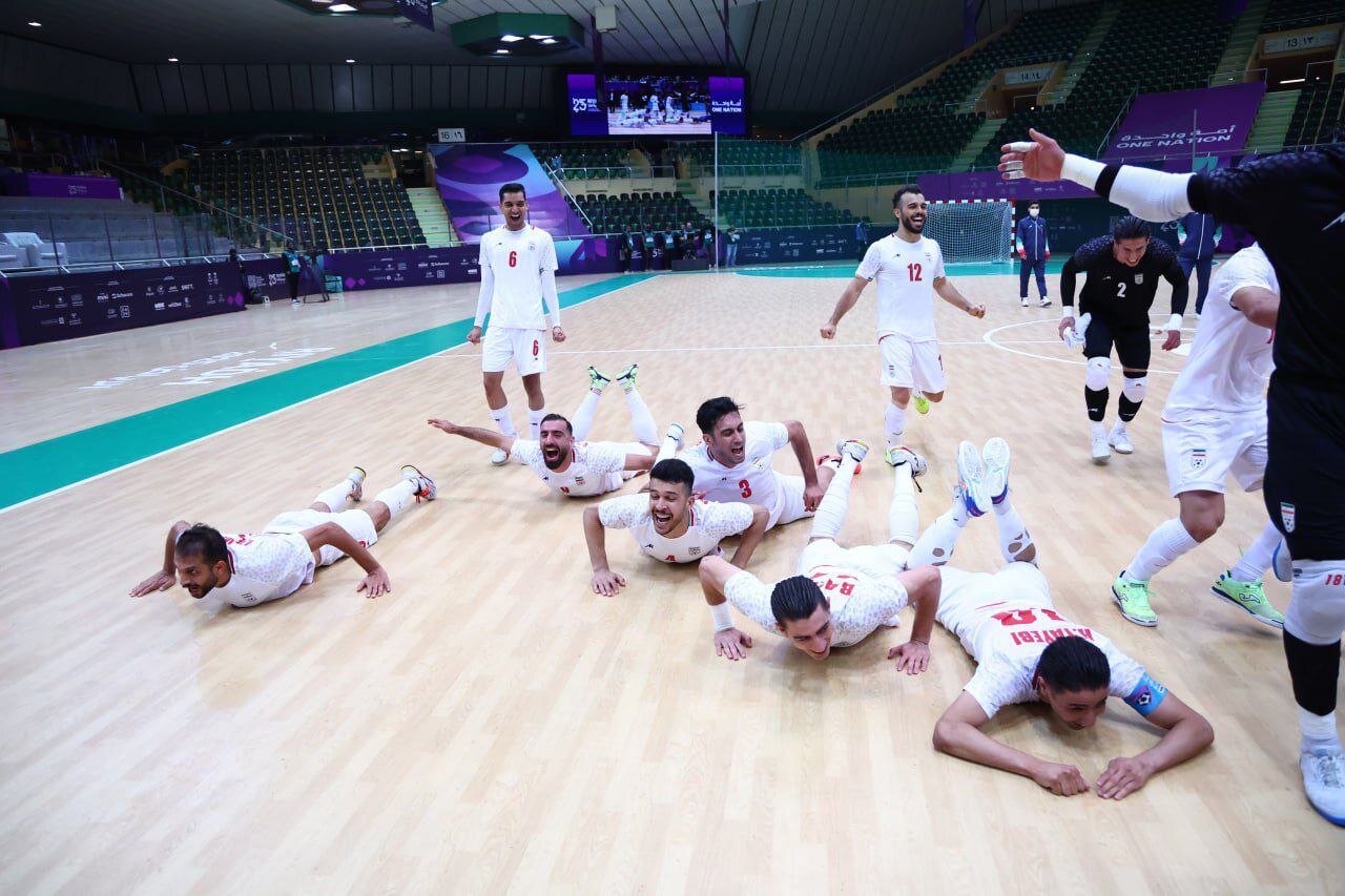 خوشحالی عجیب و سینهخیز شاگردان شمسایی | سرمربی تیم ملی روی هوا بعد از قهرمانی | تصاویر