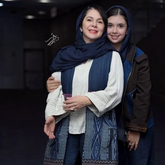 نفس بازغی در کنار مادرش در یک جشنواره | عکس