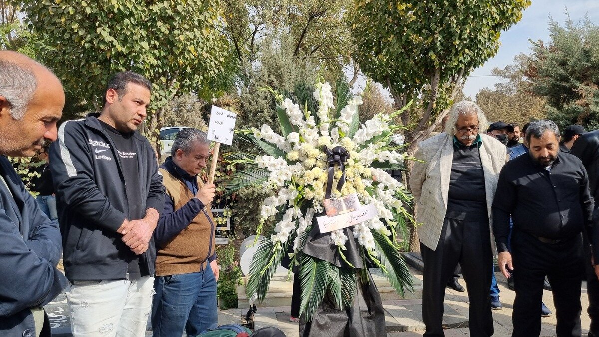 اقامه نماز بر پیکر همایون ارشادی+ ویدئو | حسن پورشیرازی در صف اول