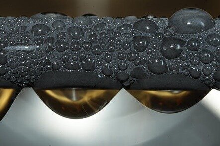 رنگی که هم آب تولید می‌کند و هم خانه را خنک | نوآوری شگفت‌انگیز در فناوری ساختمان‌ها