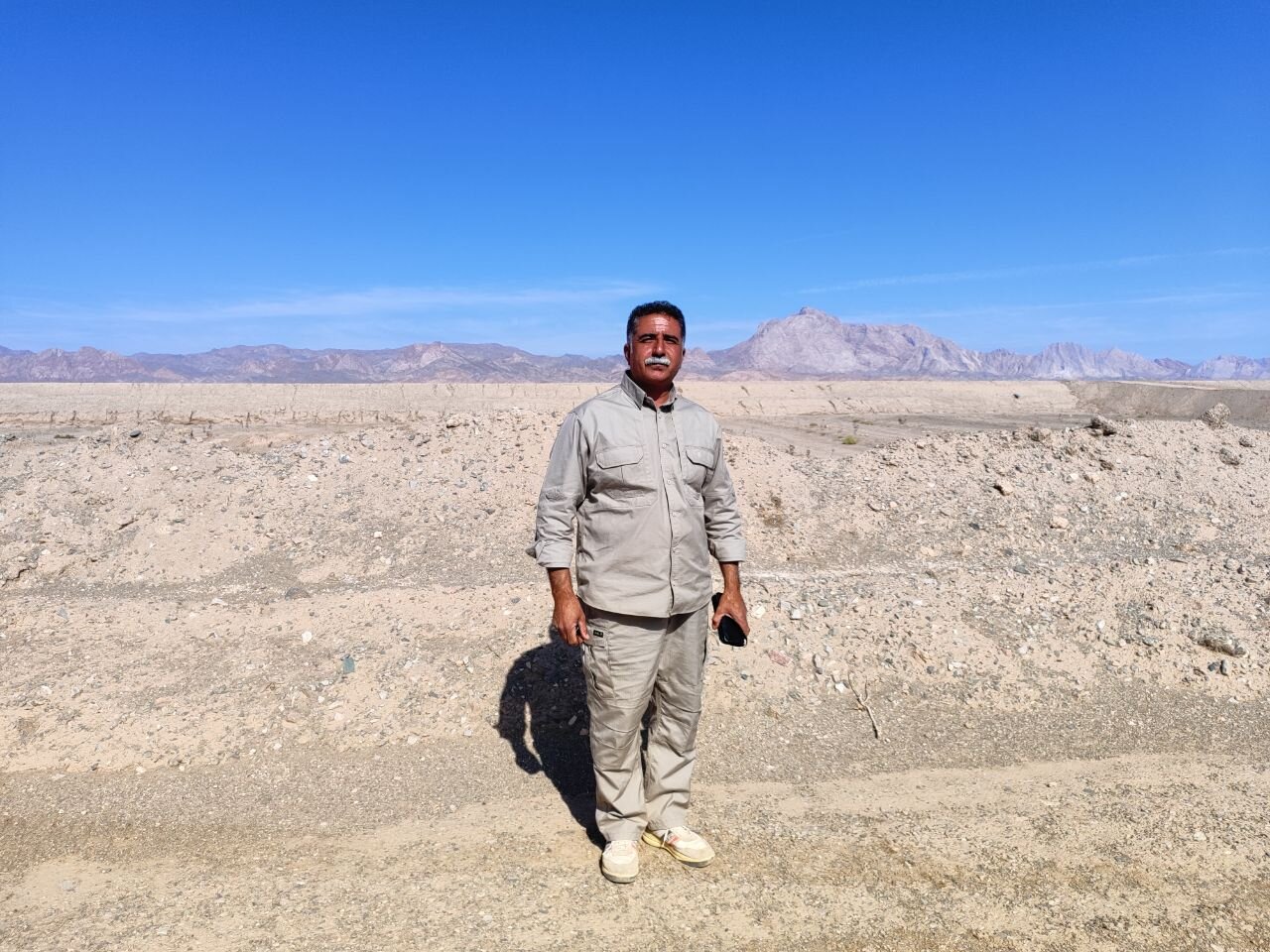 حسنی، شکارچی سابق انارکی