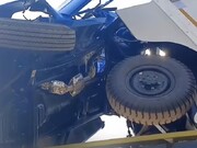 نیسان آبی صفر کیلومتر، شاسی تریلی را خرد کرد؛ سانحه عجیب در پل فردیس + فیلم