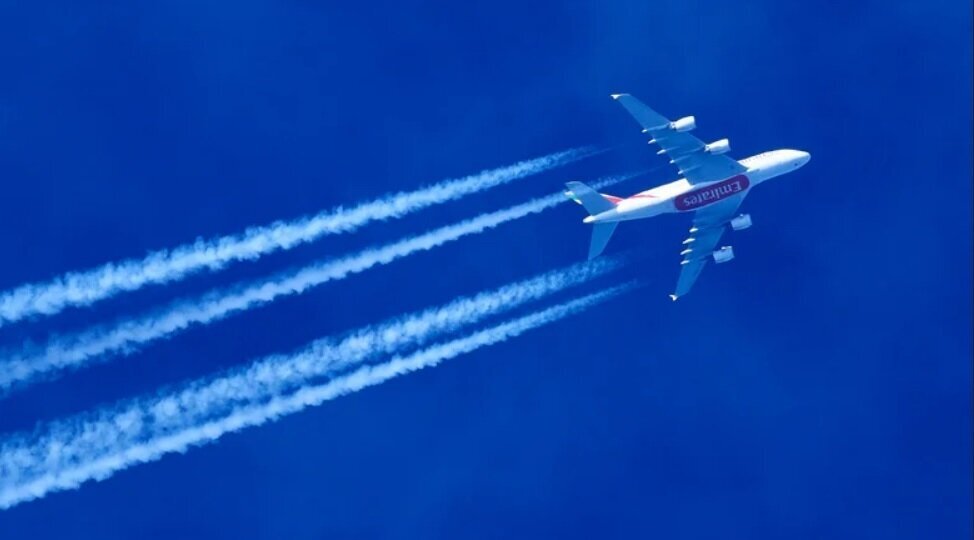 اگر سرعت هواپیما از سرعت چرخش زمین بیشتر باشد،‌ چه می‌شود؟