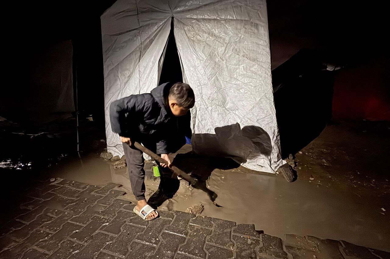 سیل چادرهای آوارگان فلسطینی را غرق آب کرد | تصاویر