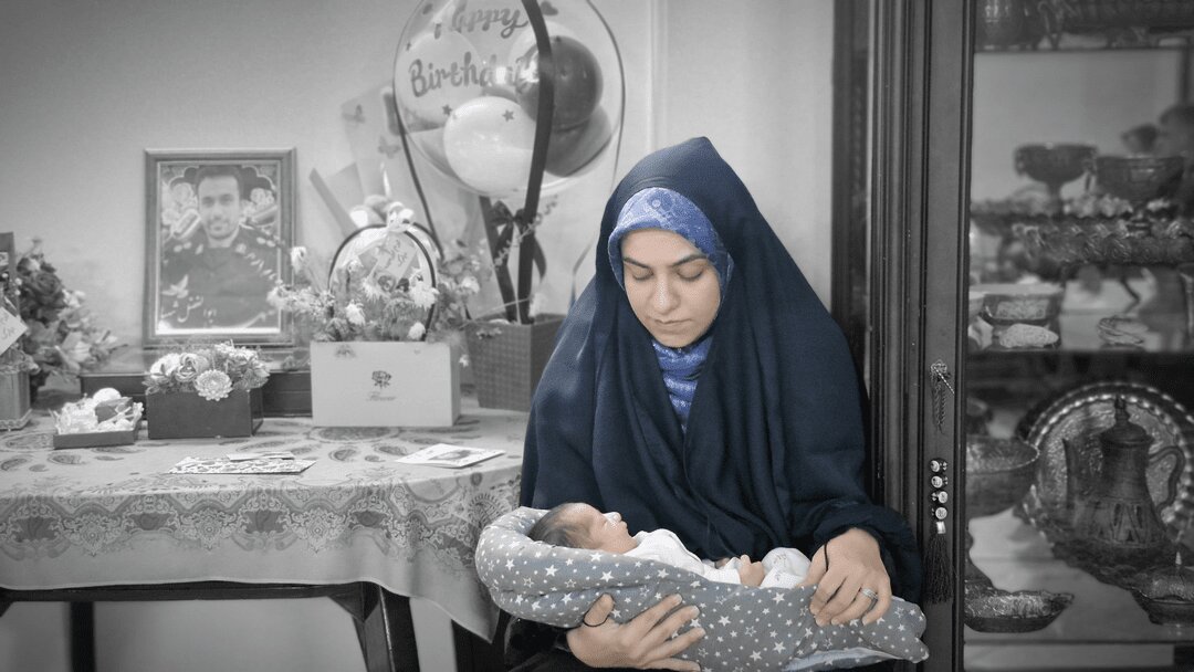 نام این کودک را رهبر انقلاب انتخاب کردند | واکنش احساسی مادر کودک به نامگذاری فرزندش توسط حضرت آیت‌الله خامنه‌ای