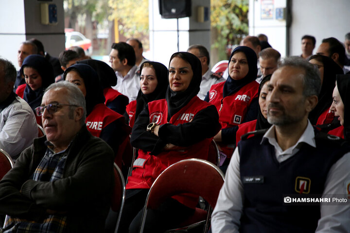 مانور سراسری مونواکسیدکربن و بازدید از منازل و اهدا و نصب دتکتور از سوی کارشناسان سازمان آتش نشانی