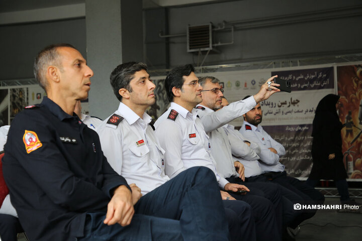 مانور سراسری مونواکسیدکربن و بازدید از منازل و اهدا و نصب دتکتور از سوی کارشناسان سازمان آتش نشانی