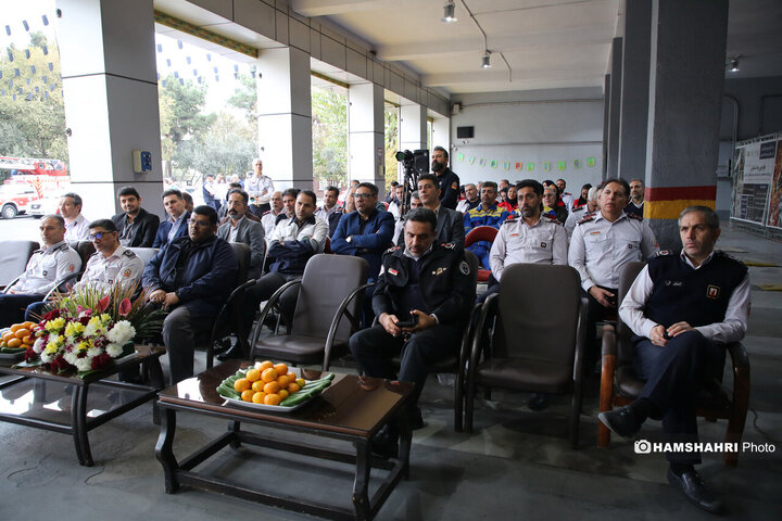 مانور سراسری مونواکسیدکربن و بازدید از منازل و اهدا و نصب دتکتور از سوی کارشناسان سازمان آتش نشانی