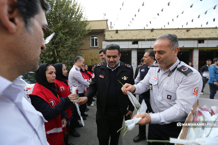 مانور سراسری مونواکسیدکربن و بازدید از منازل و اهدا و نصب دتکتور از سوی کارشناسان سازمان آتش نشانی