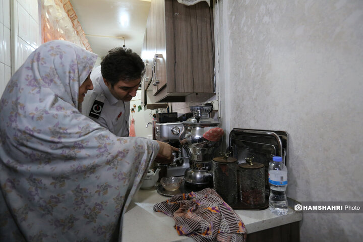 مانور سراسری مونواکسیدکربن و بازدید از منازل و اهدا و نصب دتکتور از سوی کارشناسان سازمان آتش نشانی