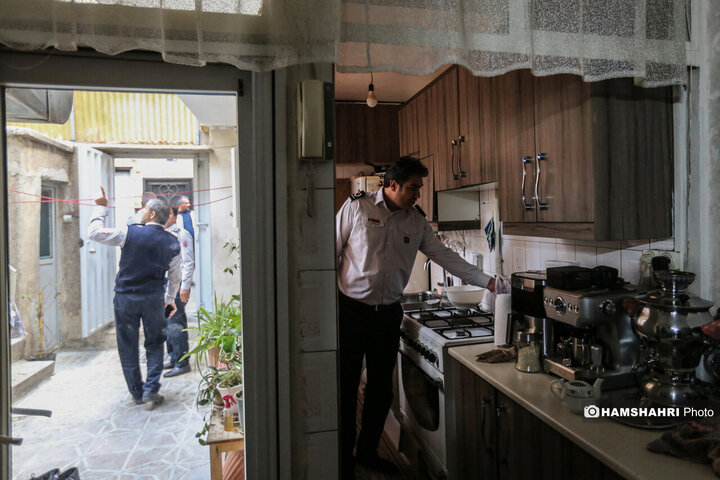 مانور سراسری مونواکسیدکربن و بازدید از منازل و اهدا و نصب دتکتور از سوی کارشناسان سازمان آتش نشانی