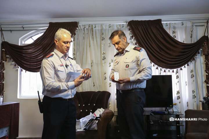 مانور سراسری مونواکسیدکربن و بازدید از منازل و اهدا و نصب دتکتور از سوی کارشناسان سازمان آتش نشانی