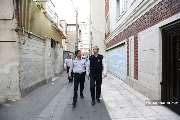 مانور سراسری مونواکسیدکربن و بازدید از منازل و اهدا و نصب دتکتور از سوی کارشناسان سازمان آتش نشانی