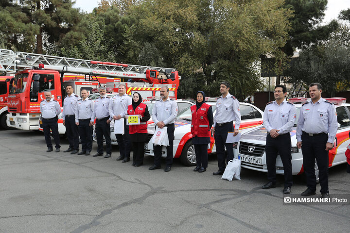 مانور سراسری مونواکسیدکربن و بازدید از منازل و اهدا و نصب دتکتور از سوی کارشناسان سازمان آتش نشانی