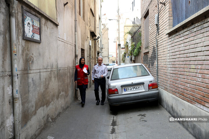 مانور سراسری مونواکسیدکربن و بازدید از منازل و اهدا و نصب دتکتور از سوی کارشناسان سازمان آتش نشانی