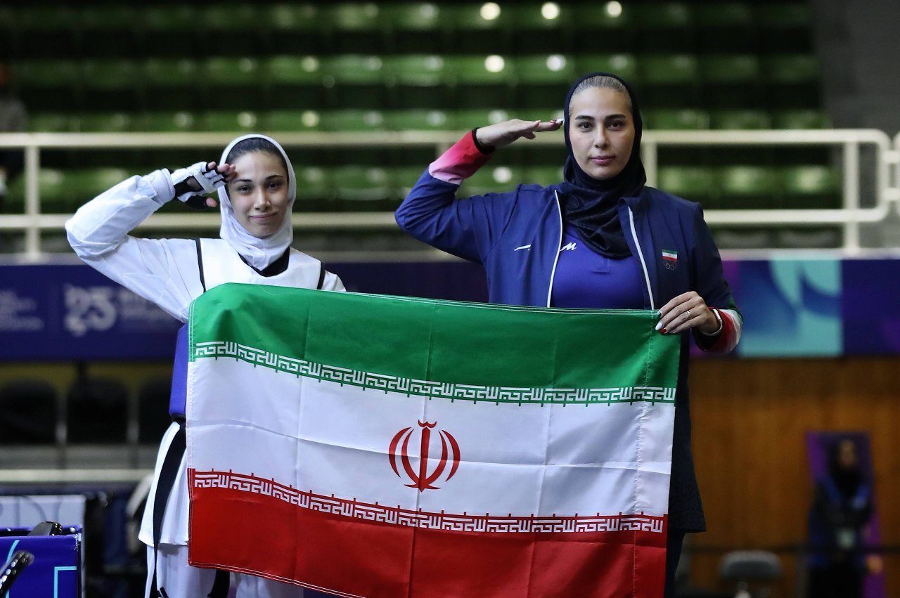 سلام نظامی مهروز ساعی و آرایش به رنگ پرچم ایران | 🌟 وقتی مربی و شاگرد کنار هم قله را فتح می‌کنند 💫🇮🇷