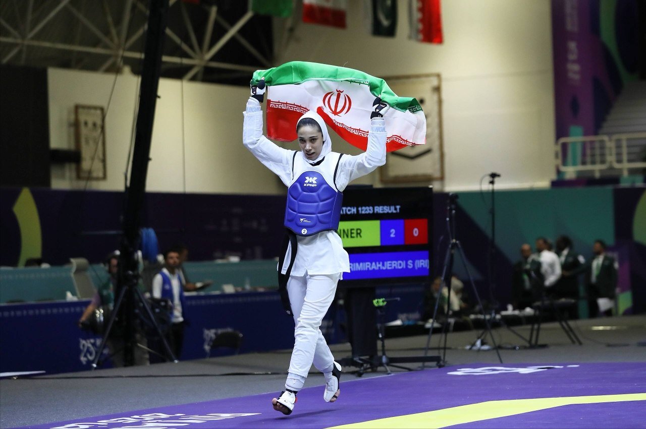 سلام نظامی مهروز ساعی و آرایش به رنگ پرچم ایران | 🌟 وقتی مربی و شاگرد کنار هم قله را فتح می‌کنند 💫🇮🇷