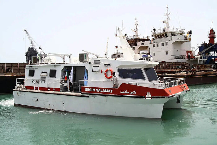 انتقال بیمار با قایق موتوری + فیلم | مسئولان پاسخ دادند