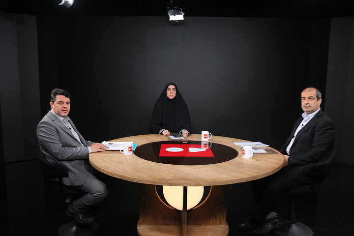 زیر پوست مجلس