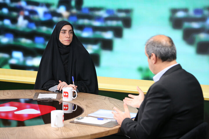 زیر پوست مجلس