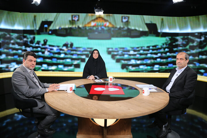 زیر پوست مجلس