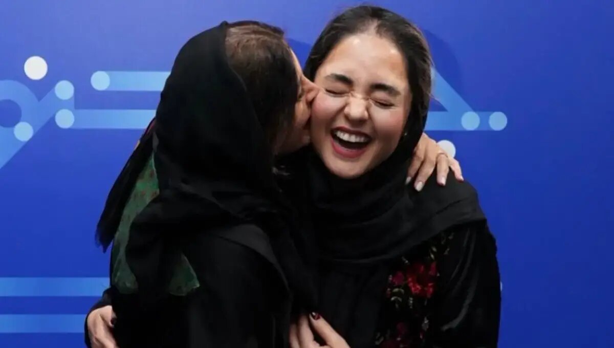 عاشقانه‌های علی اوجی و نرگس محمدی در یک مراسم؛ شیطنت‌های فریبا نادری! | تصاویر