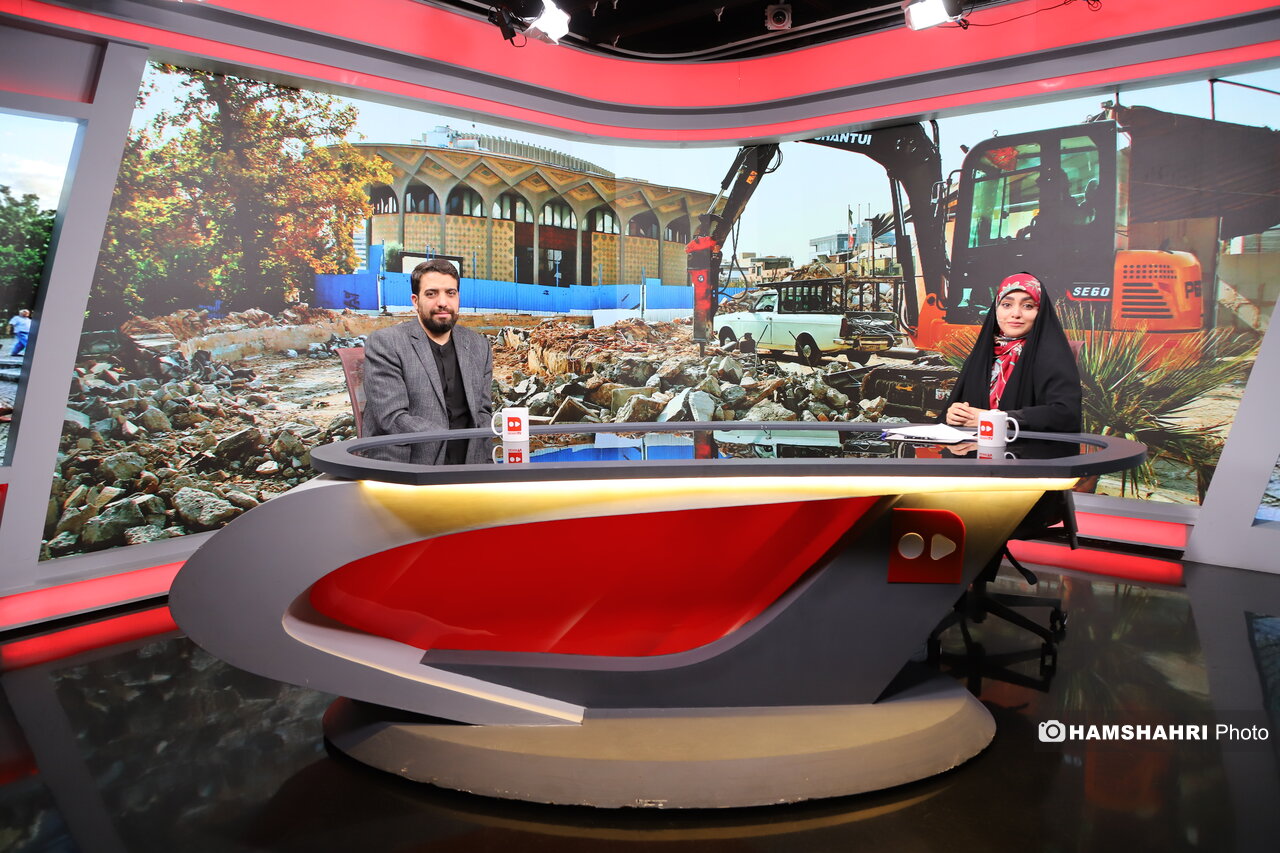 برنامه شهرنگار پیرامون تخریب یا بهسازی حوض تئاتر شهر