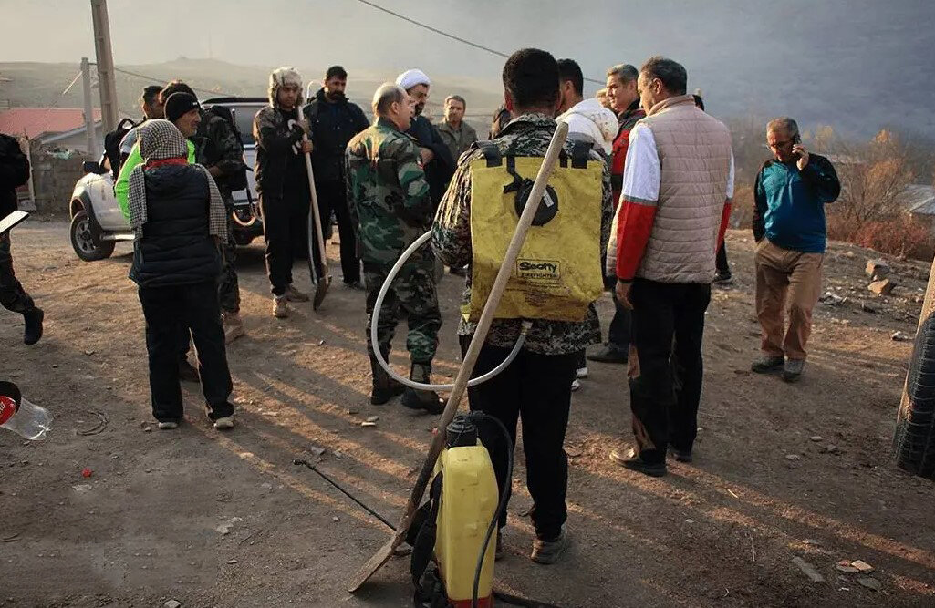 مانع بزرگ پیش پای مهار آتش در الیت | زیستگاه مرال همچنان می سوزد | یک مسئول استان: آتش سوزی عمدی است