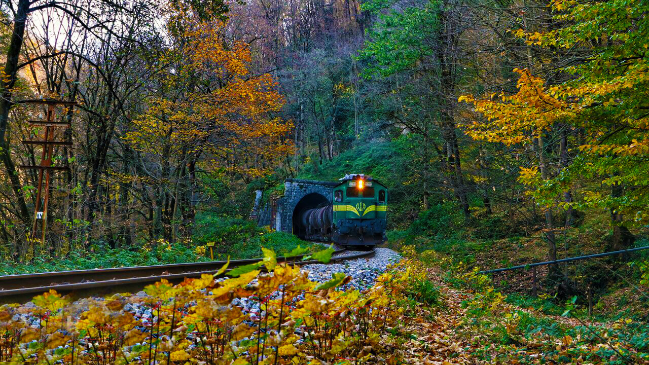 تعریف مسیرهای جدید برای قطارهای گردشگری | قطار شیرگاه دائمی شد | برنامه ریزی برای آینده گردشگری ریلی