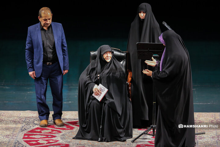 رونمایی از تقریظ‌های جدید رهبر معظم انقلاب بر کتب نویسندگان زن جهاد و مقاومت