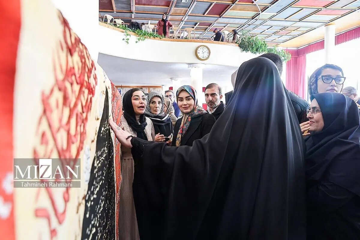 خندههای همسر عباس عراقچی در یک بازارچه؛ ببینید | تصاویر جدید از آرزو احمدوند