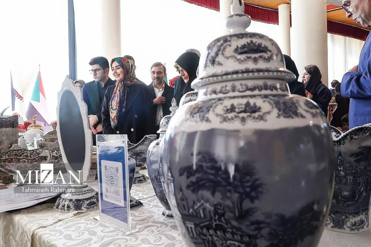 خندههای همسر عباس عراقچی در یک بازارچه؛ ببینید | تصاویر جدید از آرزو احمدوند
