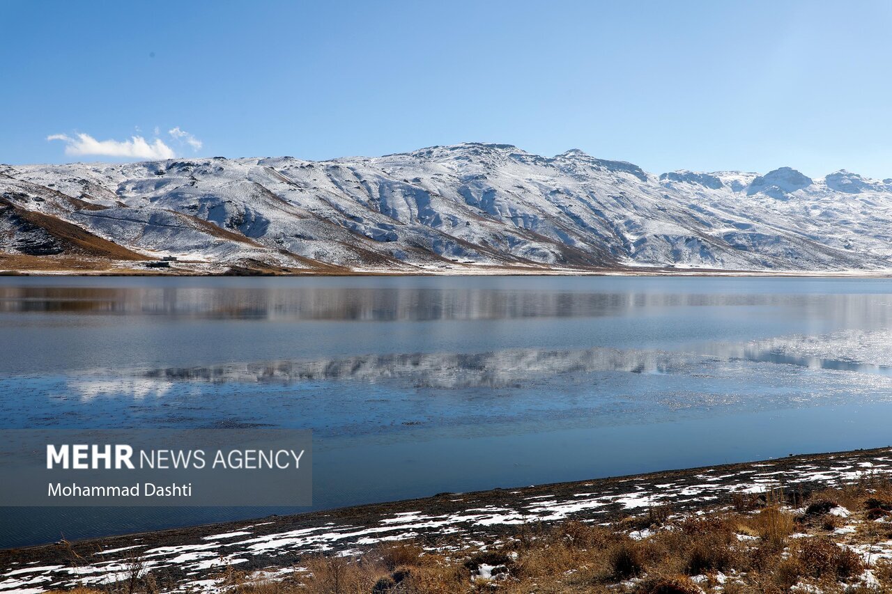 شینا انصاری با کاپشن و عینک دودی روی برفهای اردبیل | تصاویر