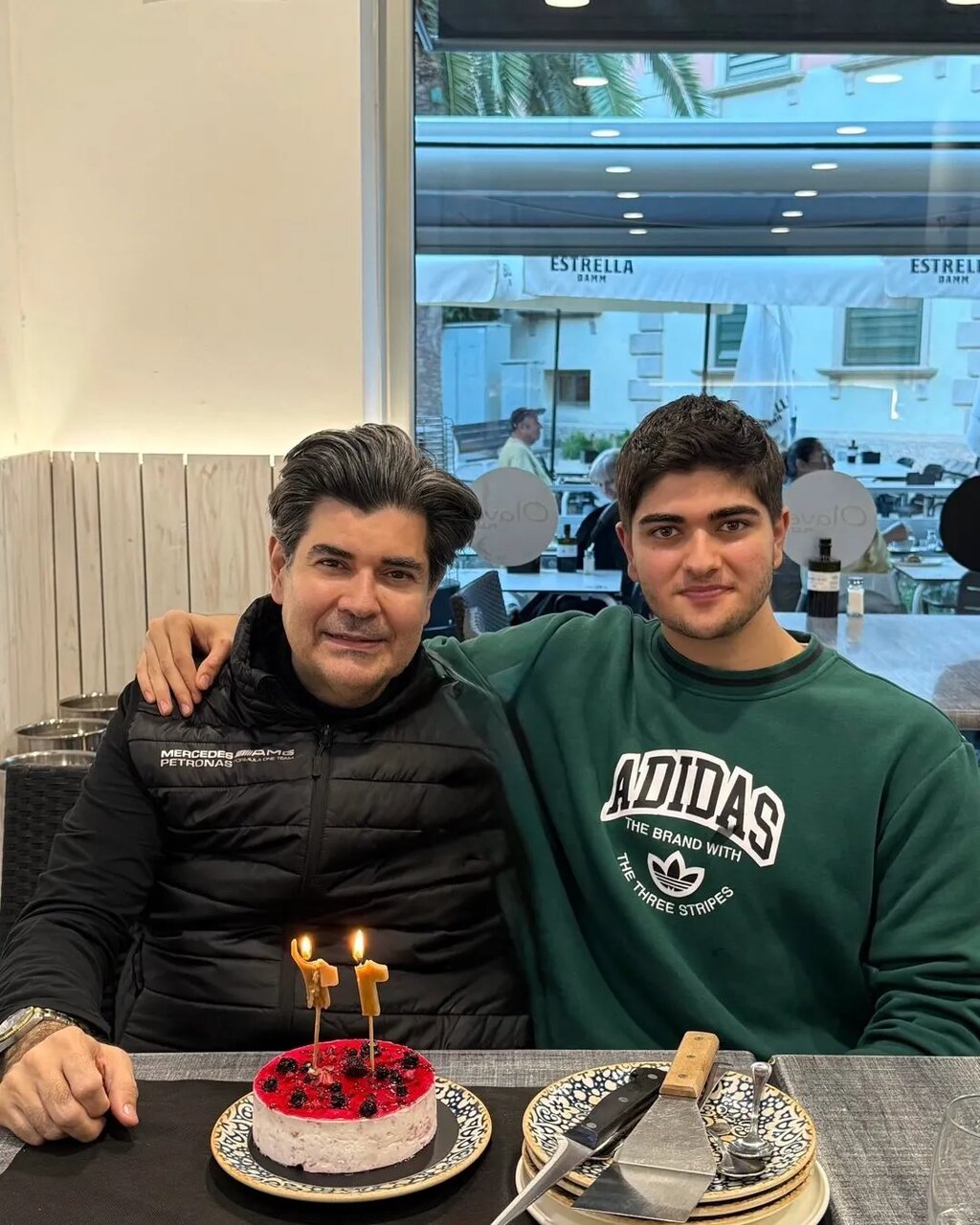 سالار عقیلی در کنار پسرش در تولد ۱۸ سالگی او | عکس