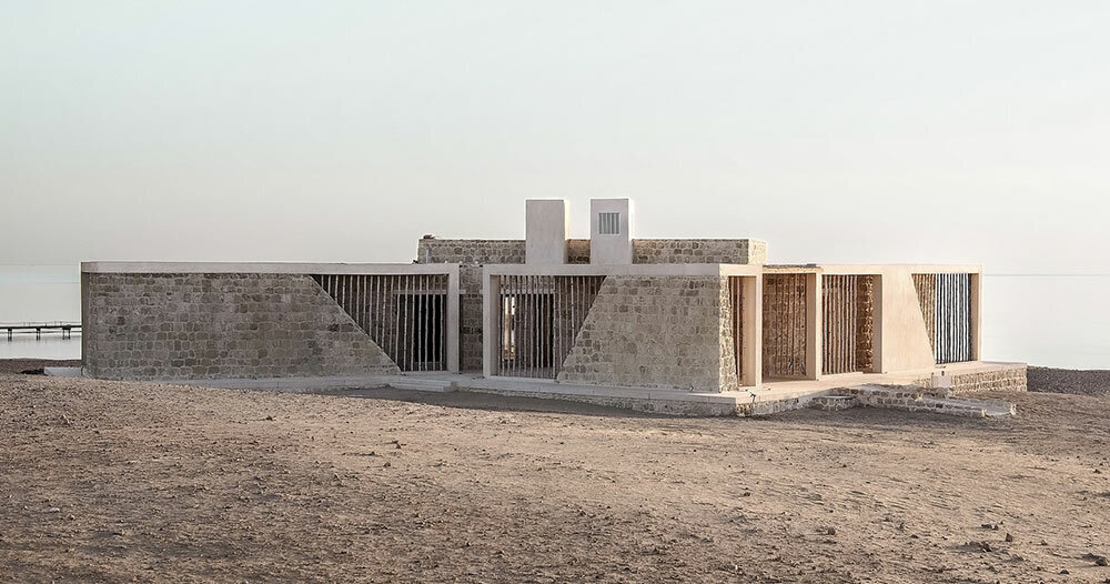 این  خانه‌ها زنده‌اند؛ دیوارها نفس می‌کشند، فکر می‌کنند  و سقف خود را ترمیم می‌کند